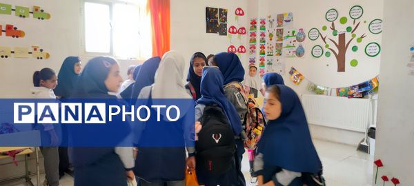 بازدید دانش‌آموزان مدرسه شهید خاقانی از گلخانه پیشه‌وران شیروان