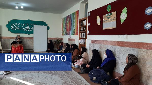 اولین جلسه آموزش خانواده در دبستان نیایش با حضور خانم موسوی