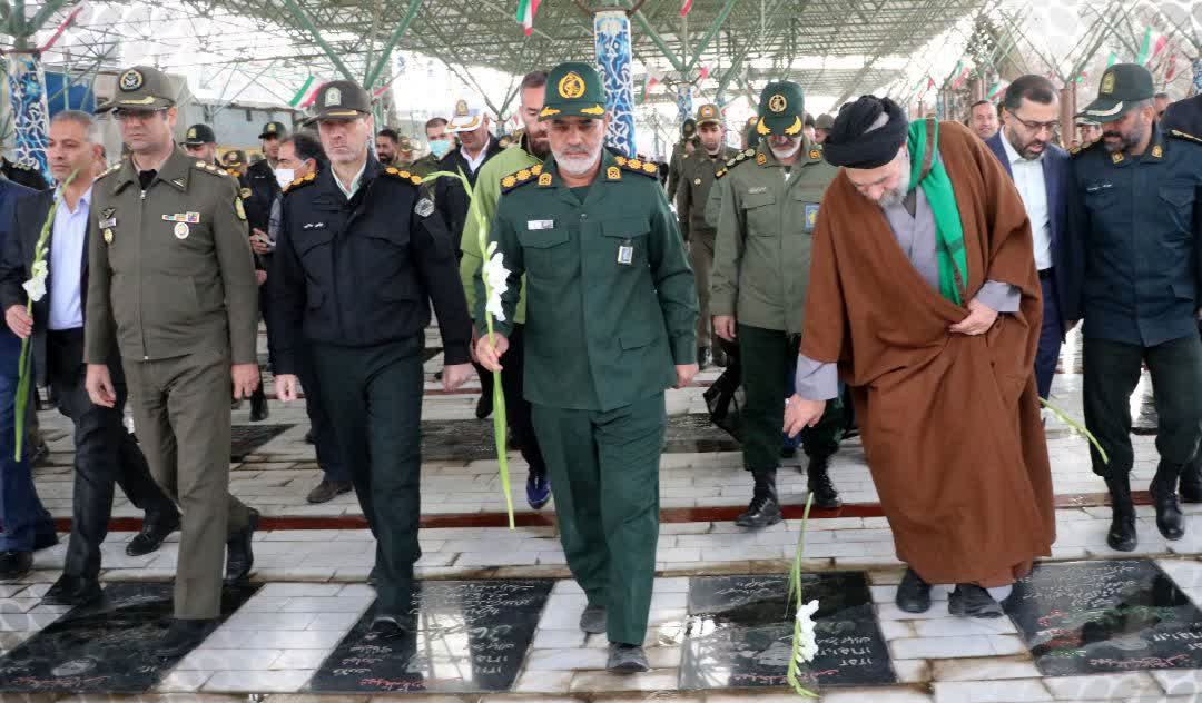 تجدید میثاق مسئولان شهرستان بروجرد با شهدای انقلاب اسلامی در بهشت شهدا