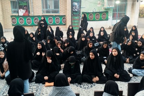 بازدید مسئولین اداره آموزش و پرورش از هیئت دانش آموزی دختران حاج قاسم 