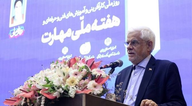 باید با نهادهای علمی جهان ارتباط تنگاتنگ داشته باشیم