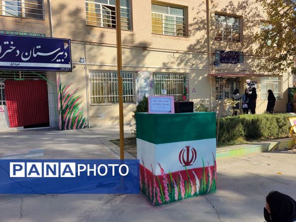 اجرای مانور زلزله  در دبیرستان دخترانه فرهیختگان