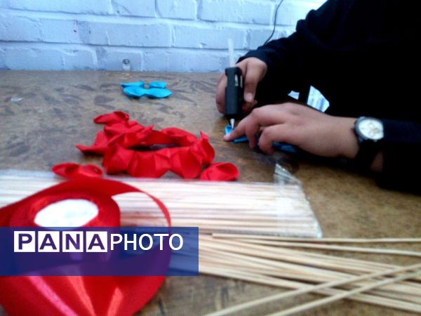 آموزش ساخت گل روبانی در دبیرستان دخترانه فاطمیه