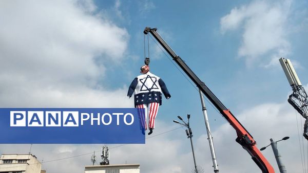 جشن پیروزی انقلاب در خیابان‌های تهران