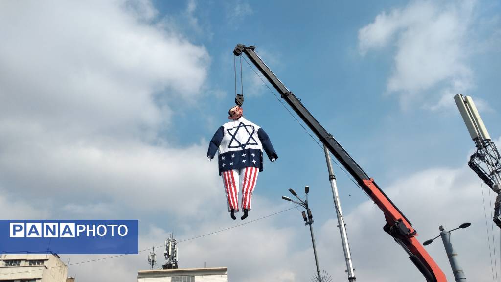 جشن پیروزی انقلاب در خیابان‌های تهران