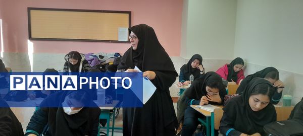 برگزاری آزمون پایش در دبیرستان فرزانگان استعداد درخشان شهرستان ملارد