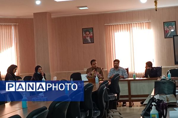 تدوین تقویم اجرایی فعالیت های مشاوره ای در رودهن