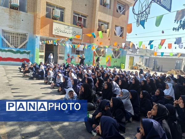 نور امید در دل آتش تجلیل از قهرمانان مدرسه مهندس رحمانی فرد در روز آتش‌نشان