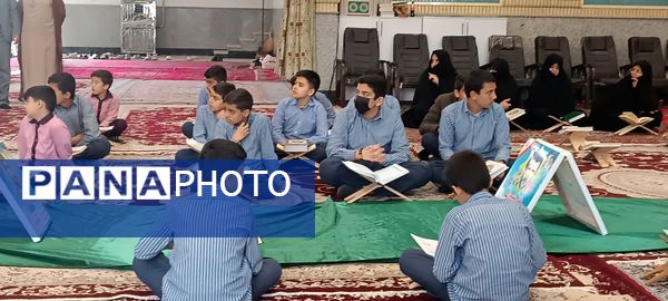 محفل انس با قرآن دانش‌آموزان دبیرستان نمونه زنده یاد زرتاش شهرستان خلیل آباد