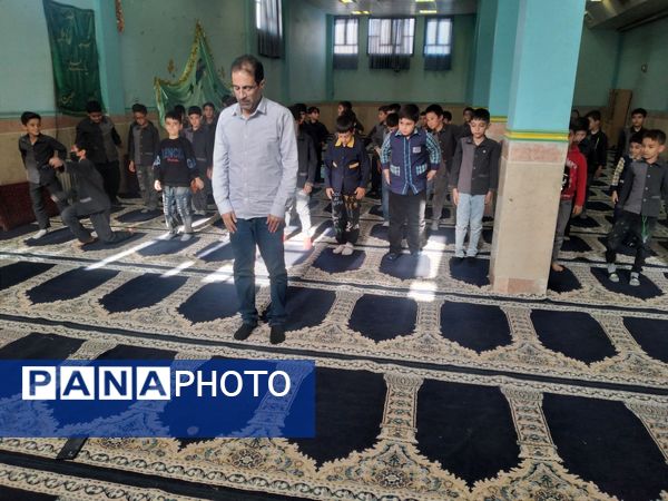 فریضه‌ نماز جماعت مدرسه صاحب الزمان (عج) سفیدار 