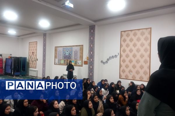 مراسم اکران فیلم در دبیرستان فرهنگ مرحوم فخرایی