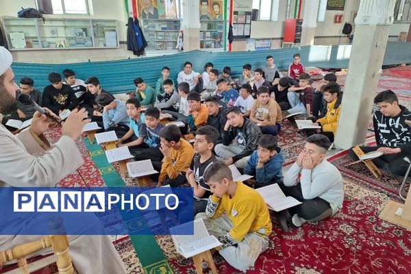 حضور دانش‌آموزان در اعتکاف مسجد امیرالمؤمنین(ع) روستای ایچی