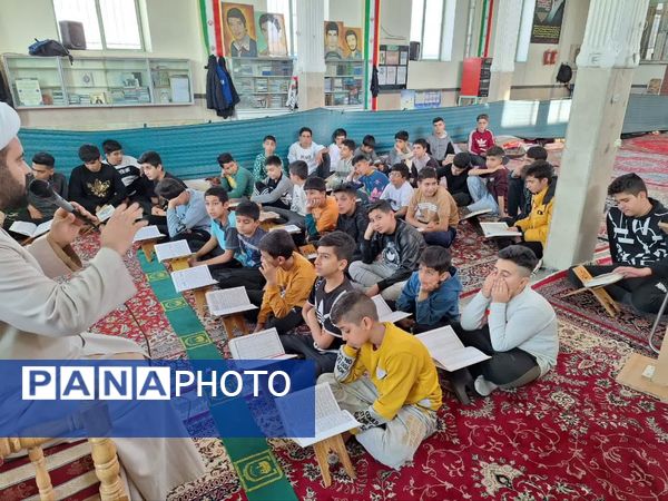 حضور دانش‌آموزان در اعتکاف مسجد امیرالمؤمنین(ع) روستای ایچی