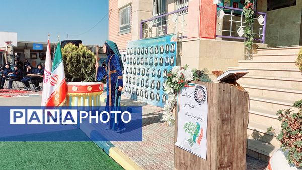برگزاری مراسم هفته پژوهش در آموزشگاه فرزانگان هیأت امنای ملارد