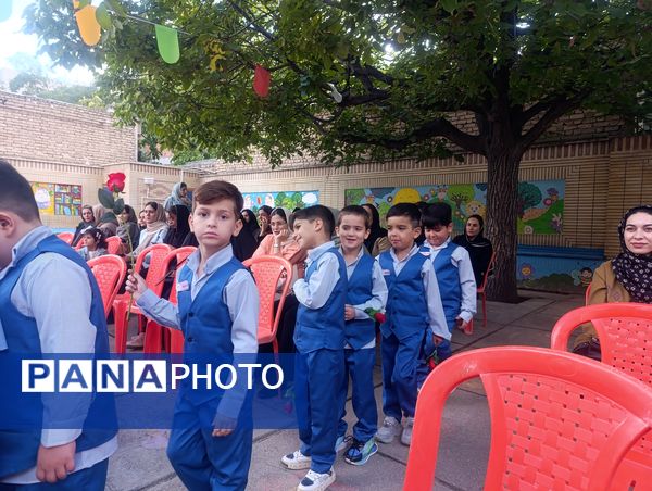 جشن غنچه‌های  کودکستان مهر و ماه آشخانه 