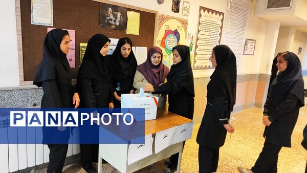 برگزاری انتخابات همیار مشاور در مدرسه نمونه دولتی ۹ دی یاسوج با شعار «همیار مشاور برتر، مدرسه برتر»