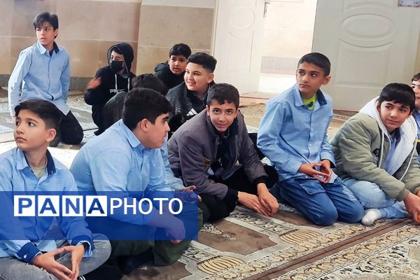 معاینات پزشکی دانش‌آموزان مدرسه انصارالمهدی قرچک