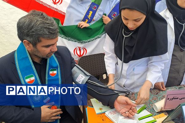 حماسه حضور دانش‌آموزان قرچکی در یوم الله ۱۳ آبان