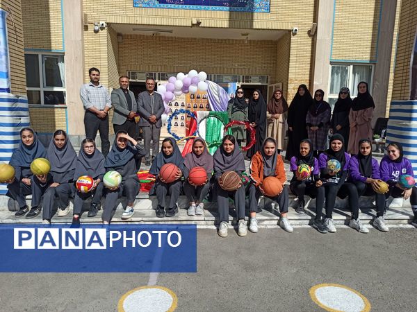 المپیاد ورزشی درون مدرسه ای در دبیرستان دخترانه ۱۳ آبان