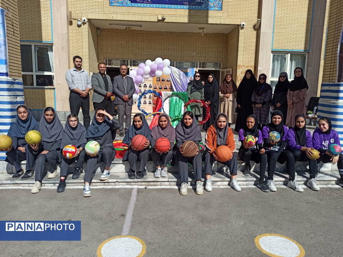 المپیاد ورزشی درون مدرسه ای در دبیرستان دخترانه ۱۳ آبان