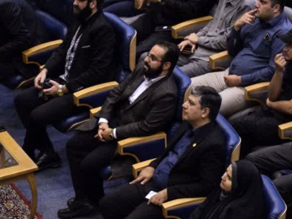 آینده را نوجوانان می‌سازند