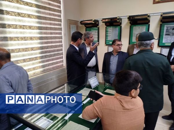 بازدید فرماندار کاشمر از موزه دفاع مقدس در زیارتگاه شهید مدرس(ره)