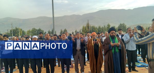 نماز عید بندگی، در جوار امامزاده سید صلاح الدین محمد اقامه شد