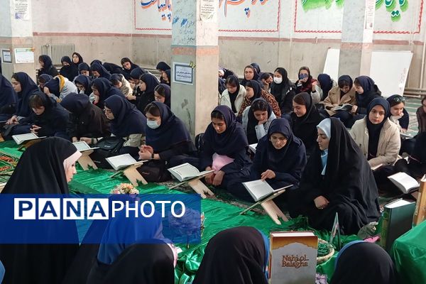 افتتاحیه محفل انس با قرآن‌کریم در دبیرستان جوادالائمه بهارستان‌دو