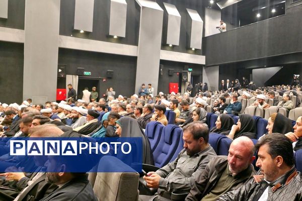 برگزاری همایش تخصصی تحکیم بنیان خانواده و فرزندآوری با حضور مسئولان شهرستان رباط‌کریم