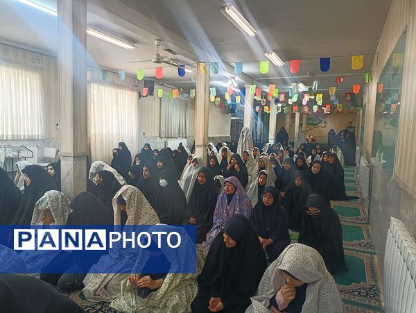 اقامه نماز جماعت در دبیرستان شاهد فاطمیه مشهد