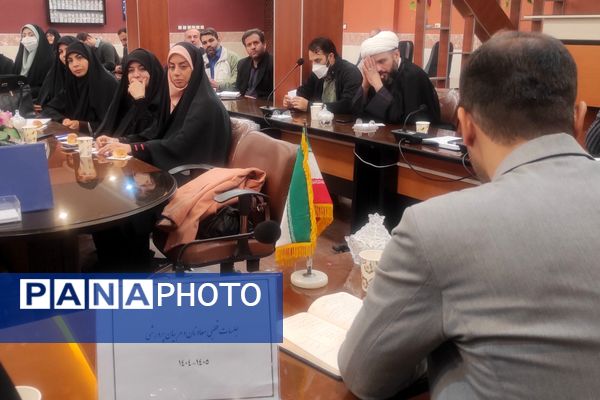 هم‌افزایی نیروهای پرورشی قطب پرند در نشست تخصصی رباط‌کریم