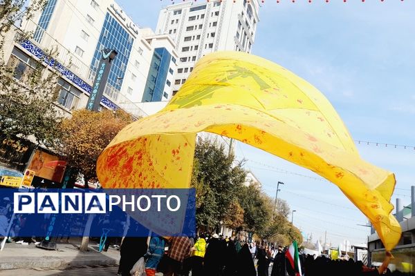 راهپیمایی روز دانش‌آموزان در ناحیه 6 مشهد 