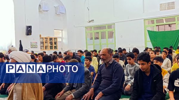  اقامه نماز جماعت و بازدید صمیمی از اعتکاف پسران در خلیل آباد