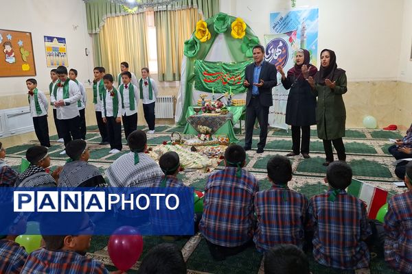 آرزوی فرج و سلامتی صاحب الزمان (عج) با دست‌های کوچک دانش‌آموزان شیرازی