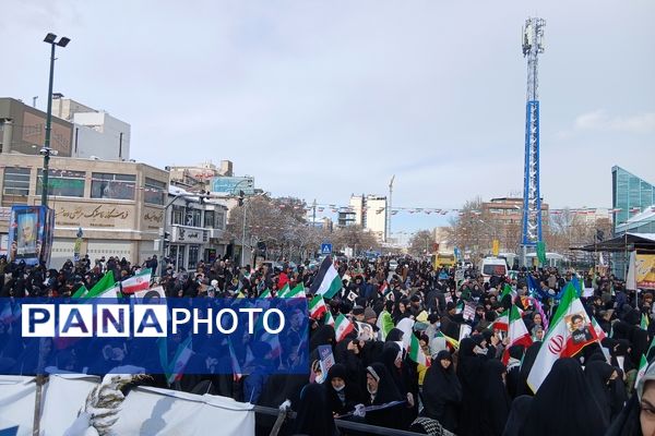 حضور پرشور مردم مشهدی در راهپیمایی ۲۲ بهمن 