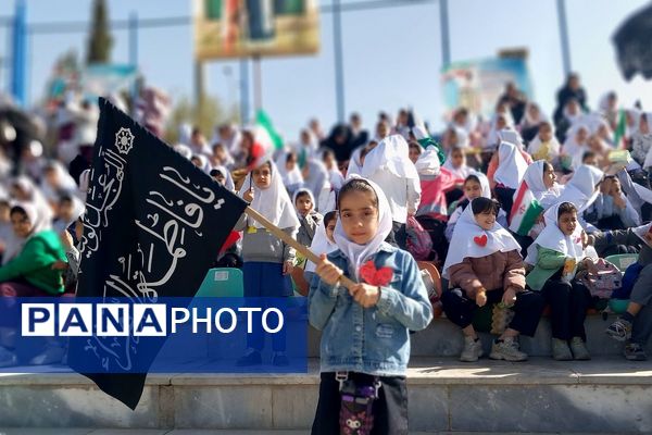 استادیوم ورزشی شهدای شهرستان قدس میزبان پرشورترین مراسم روز دانش‌آموز 