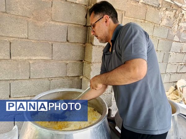 پخت و توزیع نذری در روز تاسوعای حسینی روستای حسن آباد داراب استان فارس