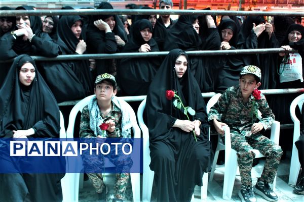 جلوه‌های حزن و خشم در مراسم تشییع شهدا