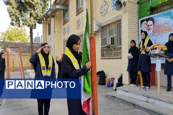 آغاز سال تحصیلی جدید و گرامیداشت هفته دفاع مقدس در دبیرستان شهید مجید دهنوی نیشابور