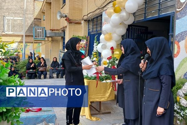 جشن سپاس معلم در هنرستان فنی حرفه‌ای بدیع ناحیه یک