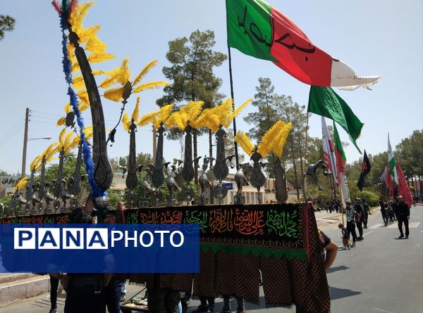 عزاداری مردم بیرجند در روز عاشورا 