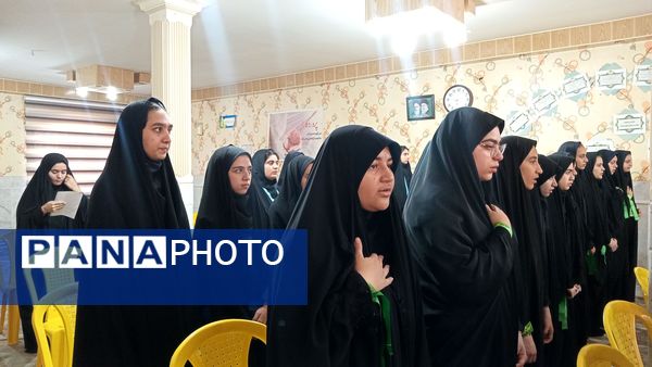 یادواره شهدا؛ عطر ایثار در دبیرستان نمونه محمودیه پیچید