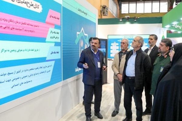بازدید رئیس‌جمهور از نمایشگاه «الگوهای مسیر پیشرفت»