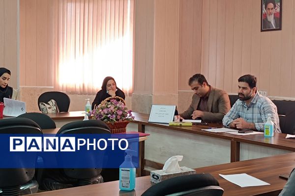 تدوین تقویم اجرایی فعالیت های مشاوره ای در رودهن