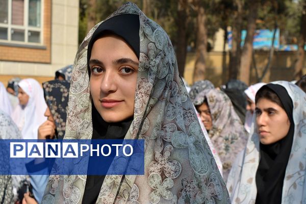 نماز باران، همخوانی زمین و آسمان در دبیرستان ولایت بهارستان‌دو