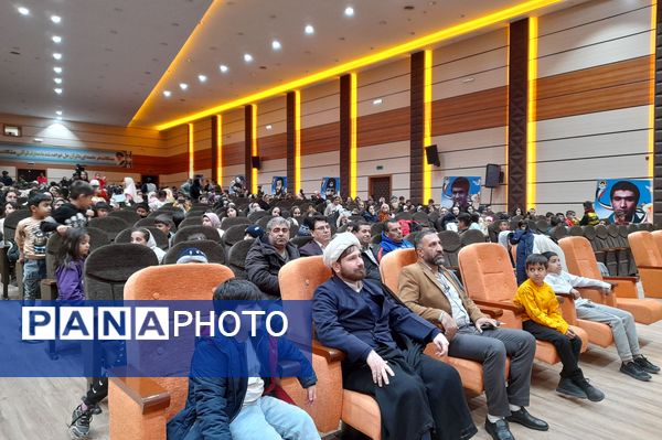 اجرای برنامه هم‌ساده‌ها در سالن سینما ۱۹بهمن پایگاه هوایی شیراز