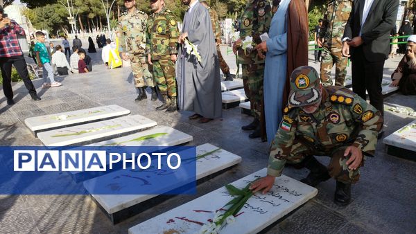 مراسم اولین سالگرد شهادت  سید حسن نصرالله، شهید حاج عباس نیلفروشان و سید هاشم صفی الدین در گلستان شهدا اصفهان 