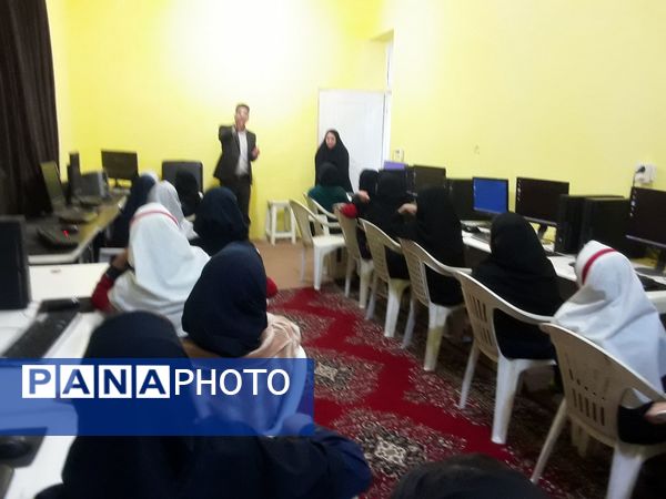 کلاس یادگیری کار با رایانه در کانون لقمان