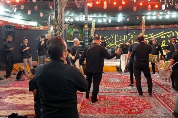 باعشق امام حسین (ع) خدمت می‌کنم