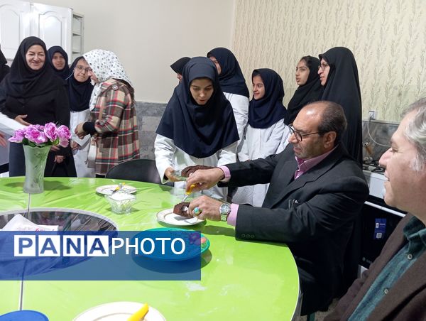 افتتاح کارگاه آشپزی و اتاق گفتگوی انجمن اولیا و مربیان در آموزشگاه ولایت